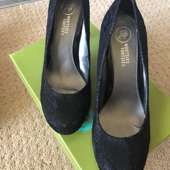 MOOTSIE TOOTSIE GLAM LACE AND SATIN PUMPS, BLACK, SIZE 8-1/2 - Picture 5 of 8